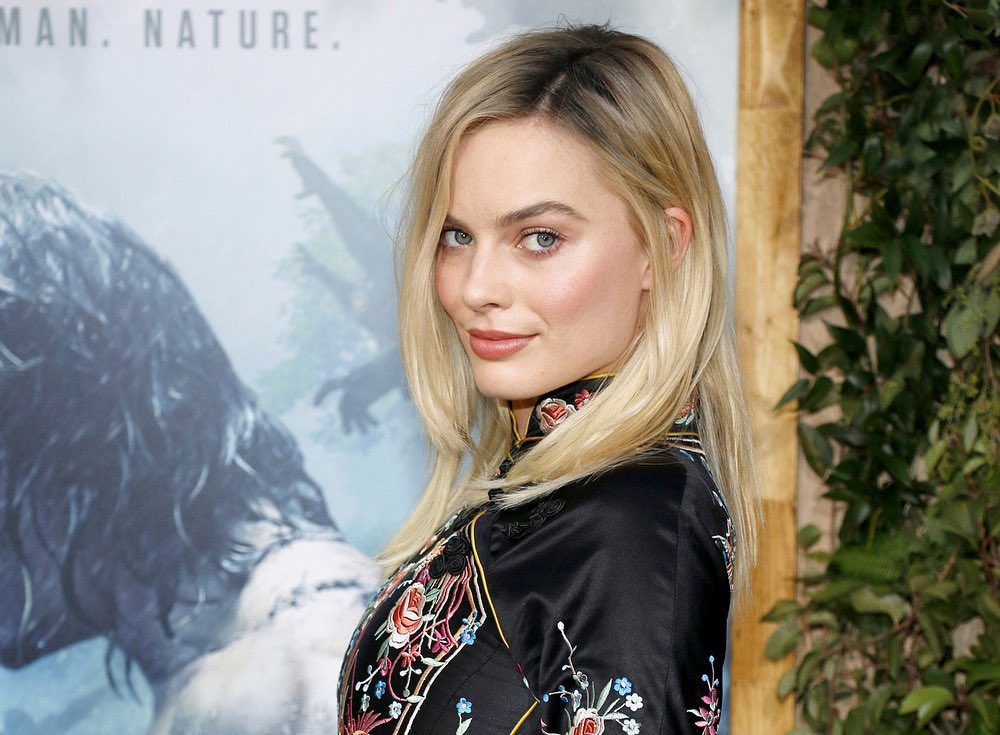 Would you have guessed that Margot Robbie has many other talents, besides acting? Find out more by clicking the link in the bio!🫶 #margotrobbie #actress #barbie #tattooartist