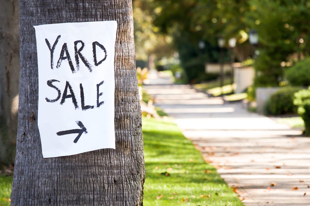 hilarious yard sale sign