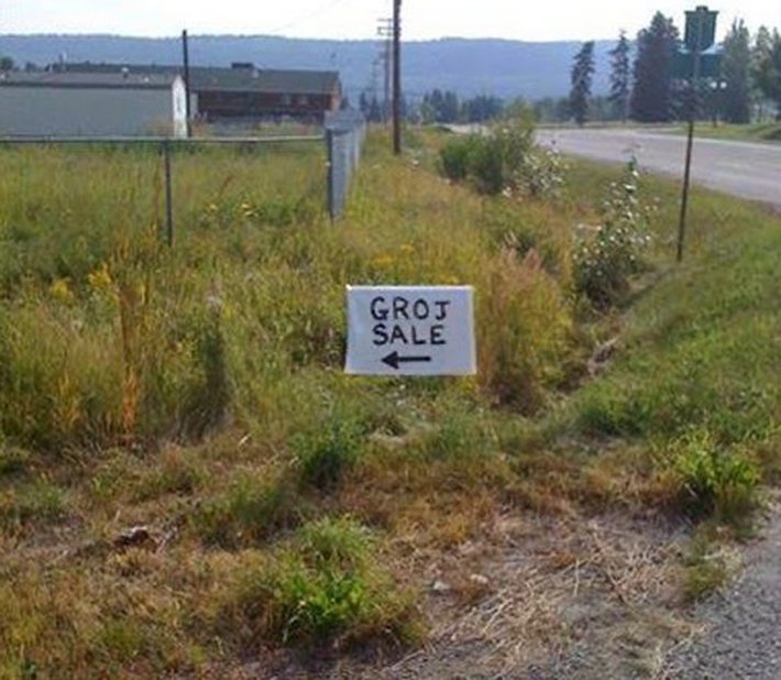 hilarious yard sale sign